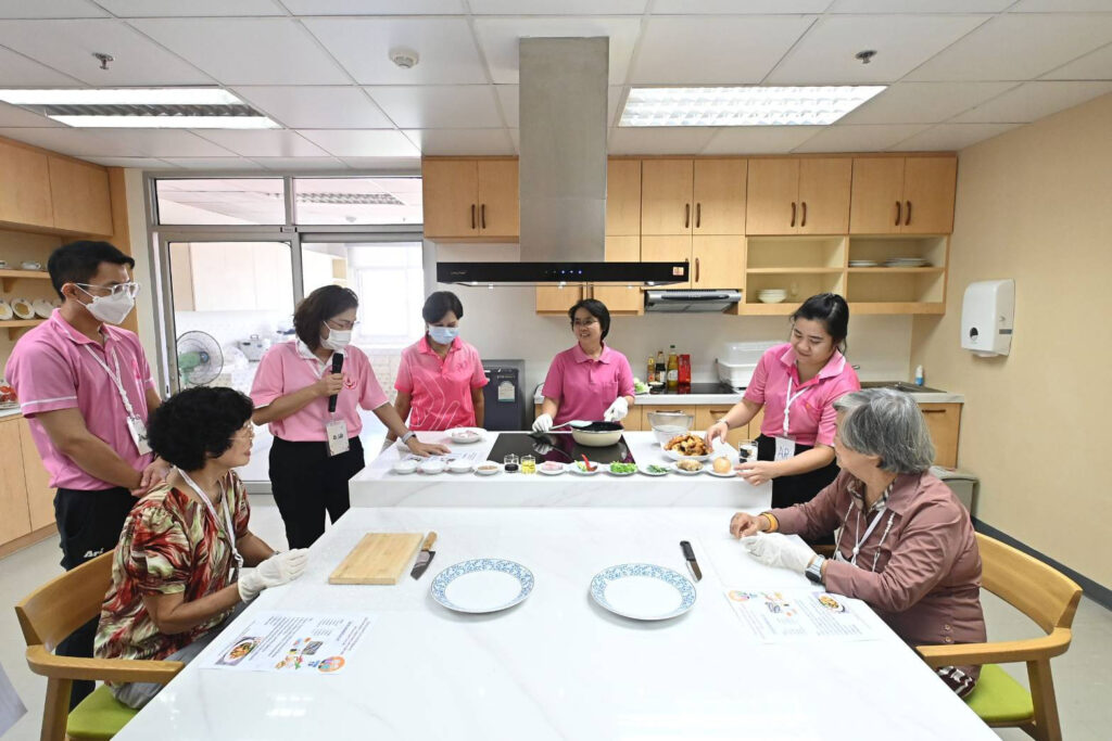 ��The Chula Center for Health and Well-being Promotion for Older People�� a Second Home for Day Care?An answer to the needs of working-age children, ensuring this is what��s best for older people