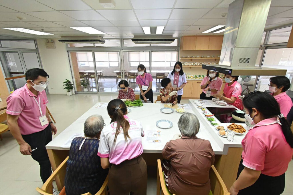 ��The Chula Center for Health and Well-being Promotion for Older People�� a Second Home for Day Care?An answer to the needs of working-age children, ensuring this is what��s best for older people