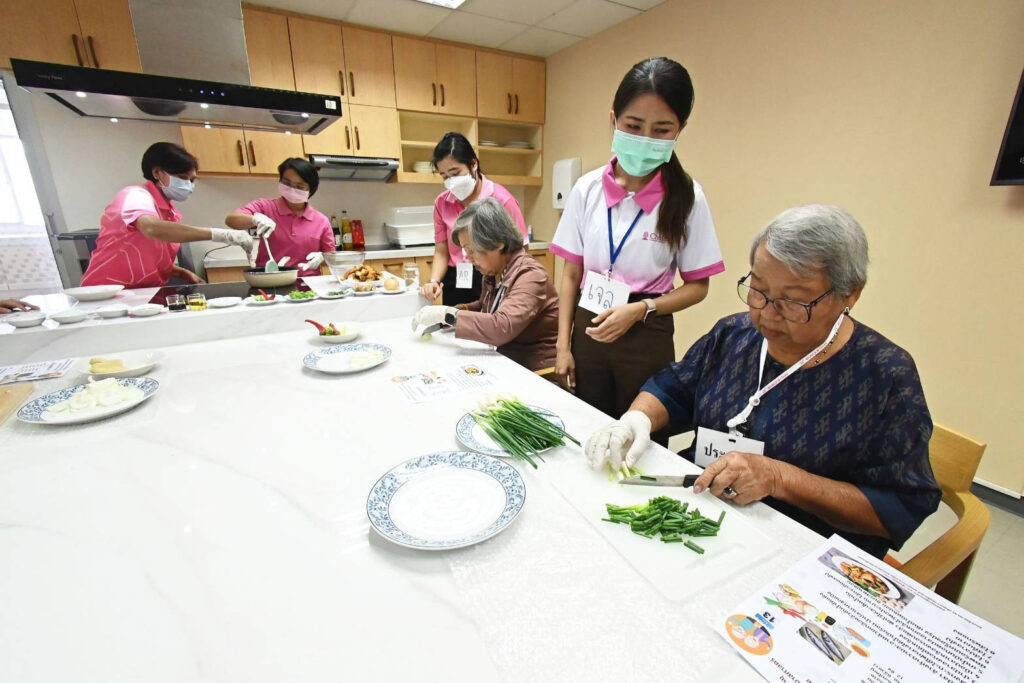 ��The Chula Center for Health and Well-being Promotion for Older People�� a Second Home for Day Care?An answer to the needs of working-age children, ensuring this is what��s best for older people