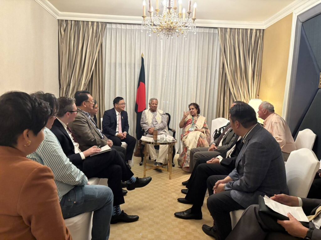 Chula President Meets Bangladesh Nobel Laureate to Discuss Grameen Bank Cooperation 