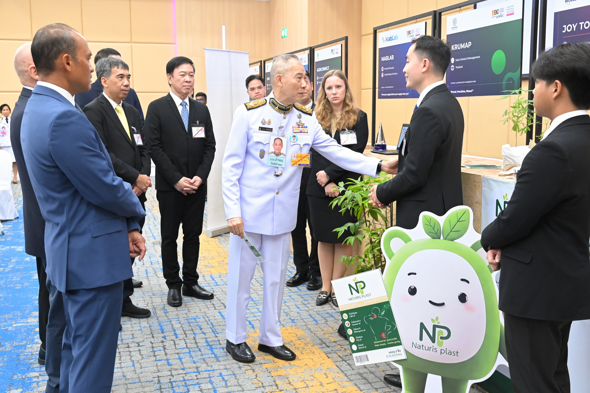 Representing His Majesty the King, the Privy Councillor, Presents Awards to the Winning Team of the Bangkok Business Challenge 2025