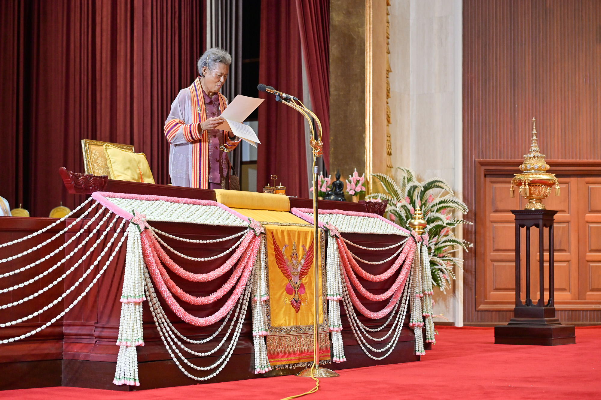 Her Royal Highness Princess Maha Chakri Sirindhorn, representing His Majesty the King, confers degrees upon graduates of Chulalongkorn University for the 2024 academic year on the second day of the ceremony 