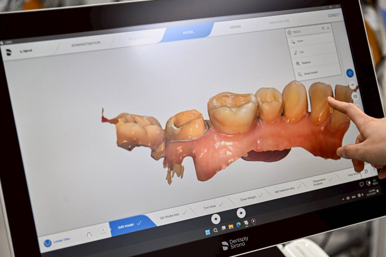 Chula Launches a Master’s Program in Implant & Esthetic Dentistry, Opens First Integrated Implant Center in Thailand 