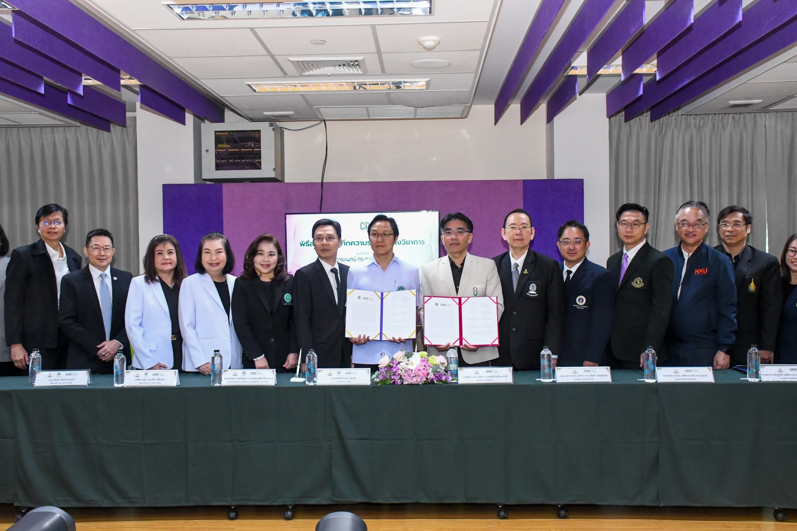 คณะเภสัชศาสตร์ จุฬาฯ ลงนามความร่วมมือกับกรมการแพทย์ กระทรวงสาธารณสุข เชื่อมโยงองค์ความรู้เภสัชศาสตร์สู่ระบบบริการสุขภาพของประเทศ