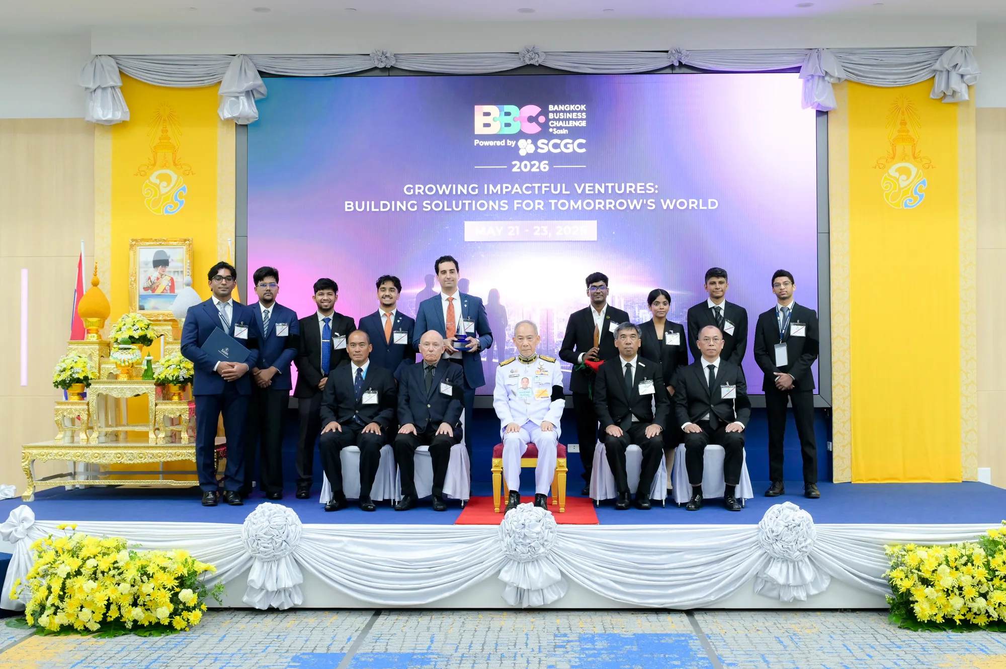 องคมนตรี ผู้แทนพระองค์มอบรางวัลแก่ทีมชนะเลิศการแข่งขัน Bangkok Business Challenge 2026