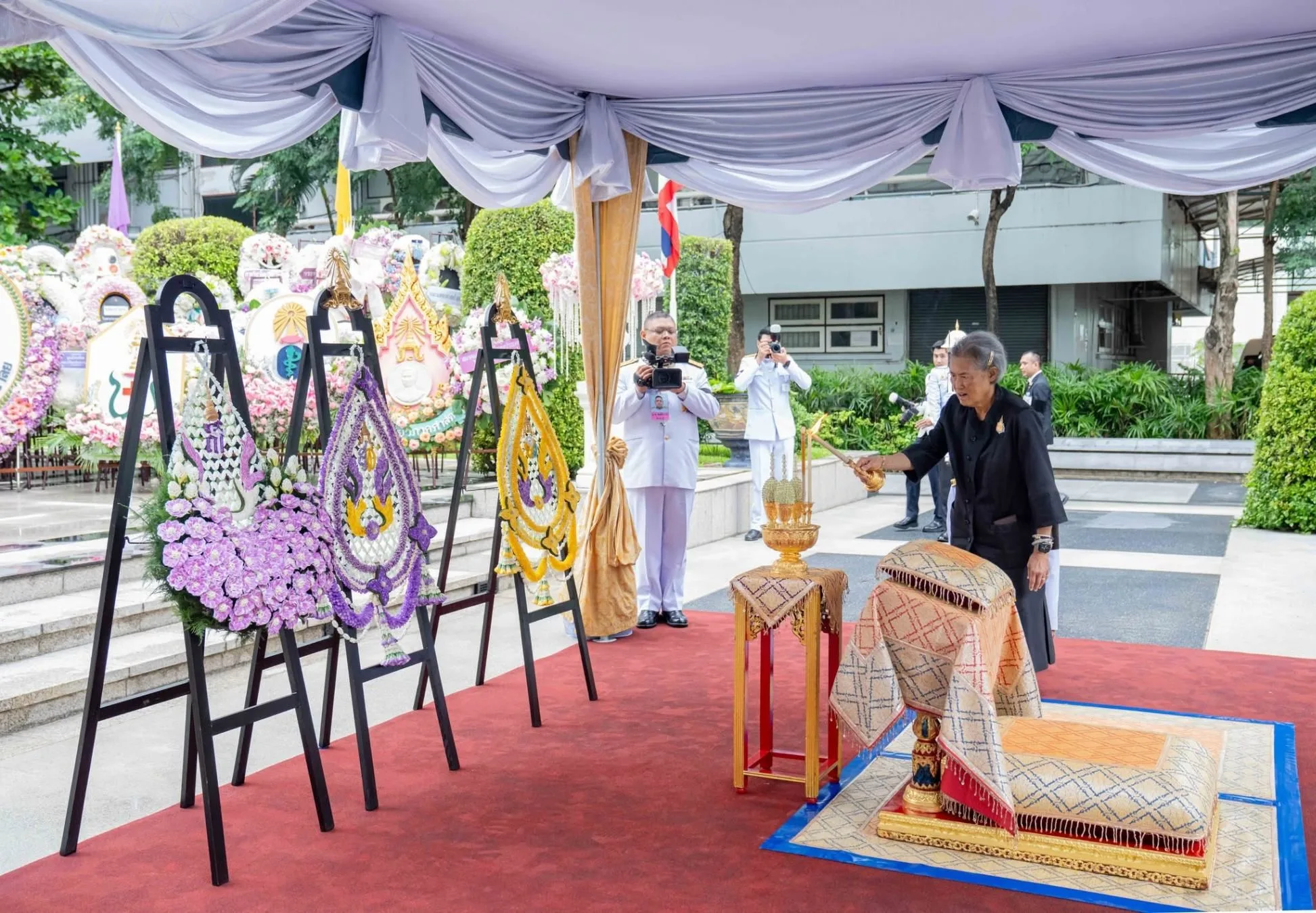 สมเด็จพระกนิษฐาธิราชเจ้า กรมสมเด็จพระเทพรัตนราชสุดา ฯ สยามบรมราชกุมารีเสด็จฯ แทนพระองค์ทรงวางพวงมาลาถวายราชสักการะพระบรมราชานุสาวรีย์ฯ เนื่องในวันอานันทมหิดล ประจำปี 2569