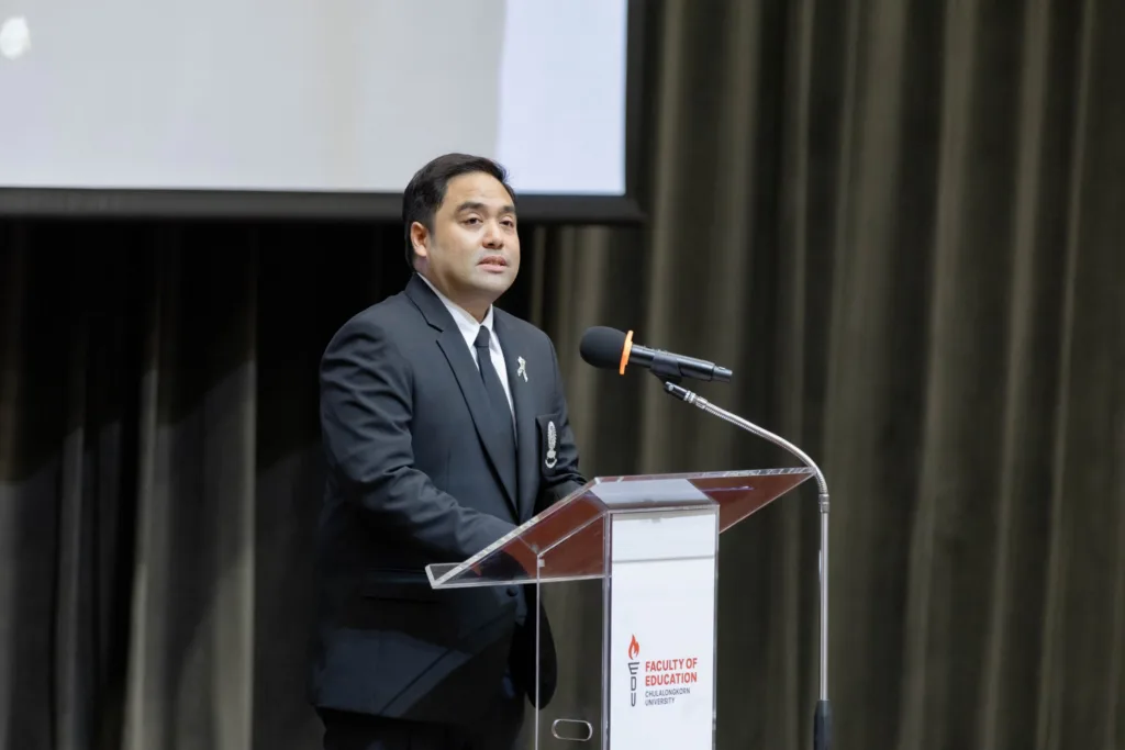 Associate Professor Dr. Yotsawee Saifah, Dean of the Faculty of Education, �鶹����
