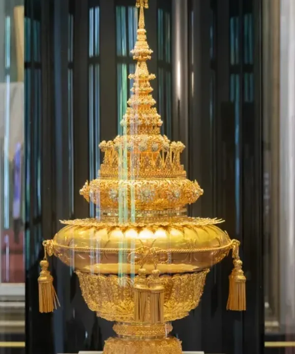 พระเกี้ยวและเสื้อครุยบัณฑิตชั้นพิเศษ สิ่งทรงคุณค่า จัดแสดง ณ หอประวัติจุฬาฯ (ตอนที่ 3)