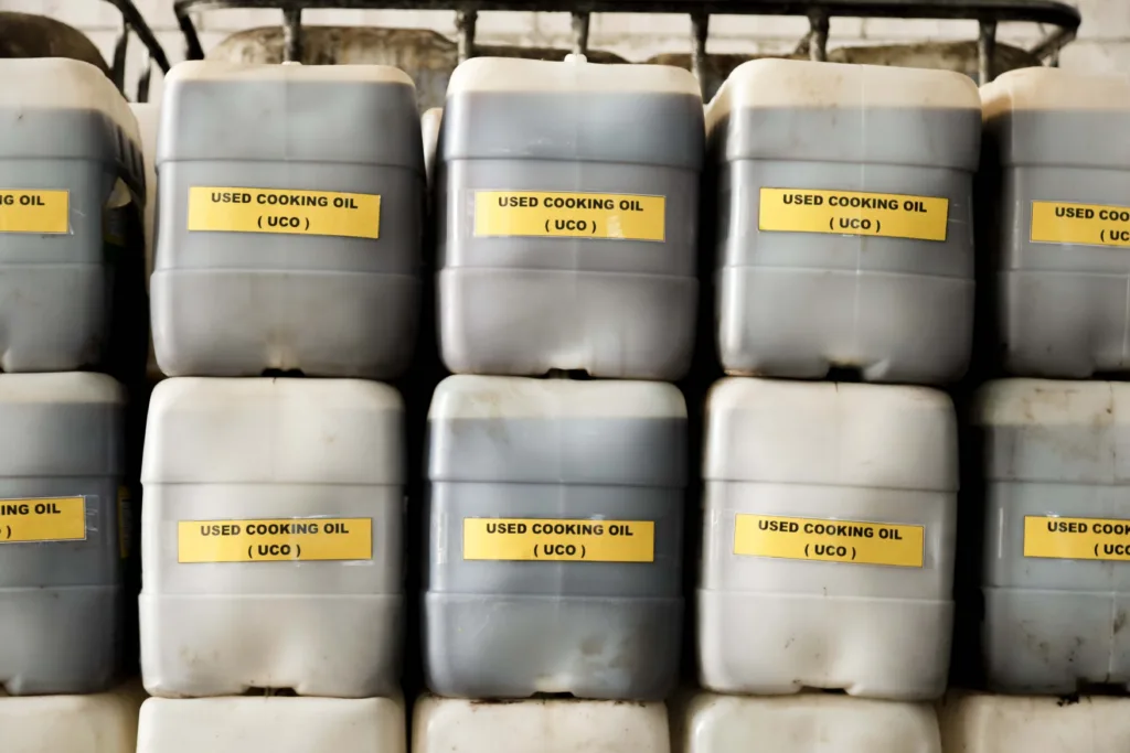 Stock of used cooking oil collectors to reduce environmental pollution from household waste to be recycled into biodiesel raw materials.