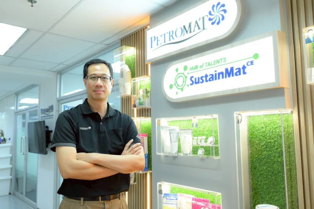 คุณวรุณ วารัญญานนท์ ที่ปรึกษาเพื่อภาคีอุตสาหกรรม ศูนย์ความเป็นเลิศด้านเทคโนโลยีปิโตรเคมีและวัสดุ (PETROMAT)
