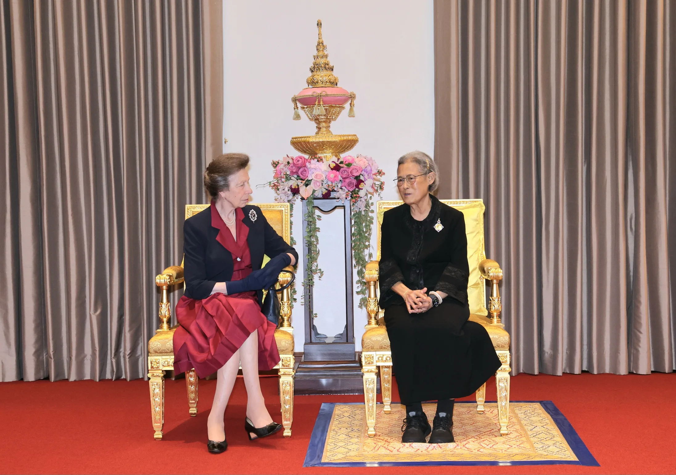Princess Maha Chakri Sirindhorn Meets the Princess Royal at Chula for Women in Science Awards 