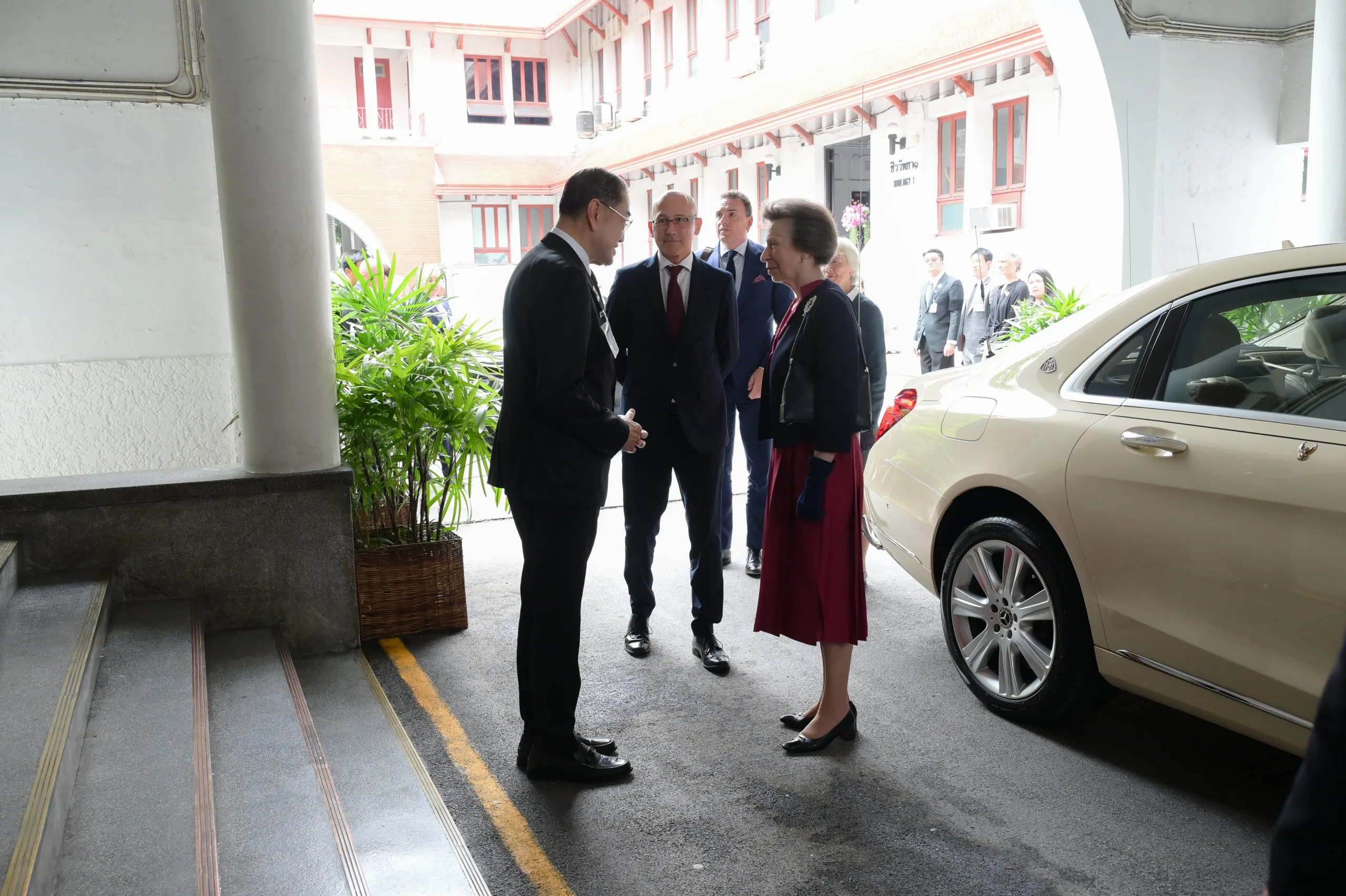 Princess Maha Chakri Sirindhorn Meets the Princess Royal at Chula for Women in Science Awards 