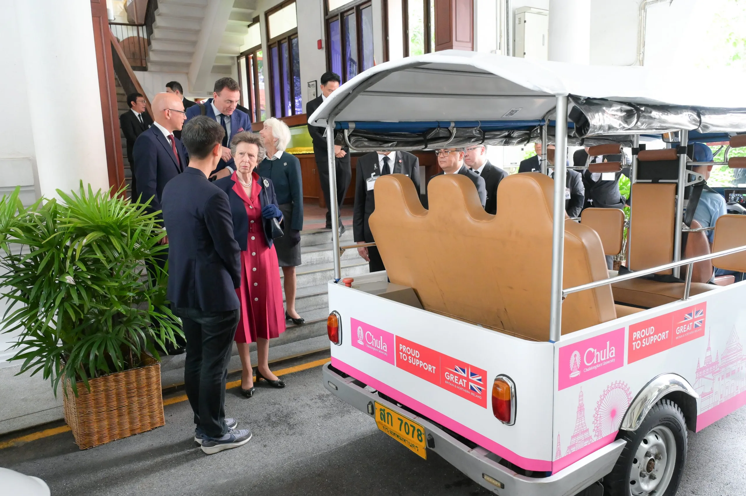 Princess Maha Chakri Sirindhorn Meets the Princess Royal at Chula for Women in Science Awards 