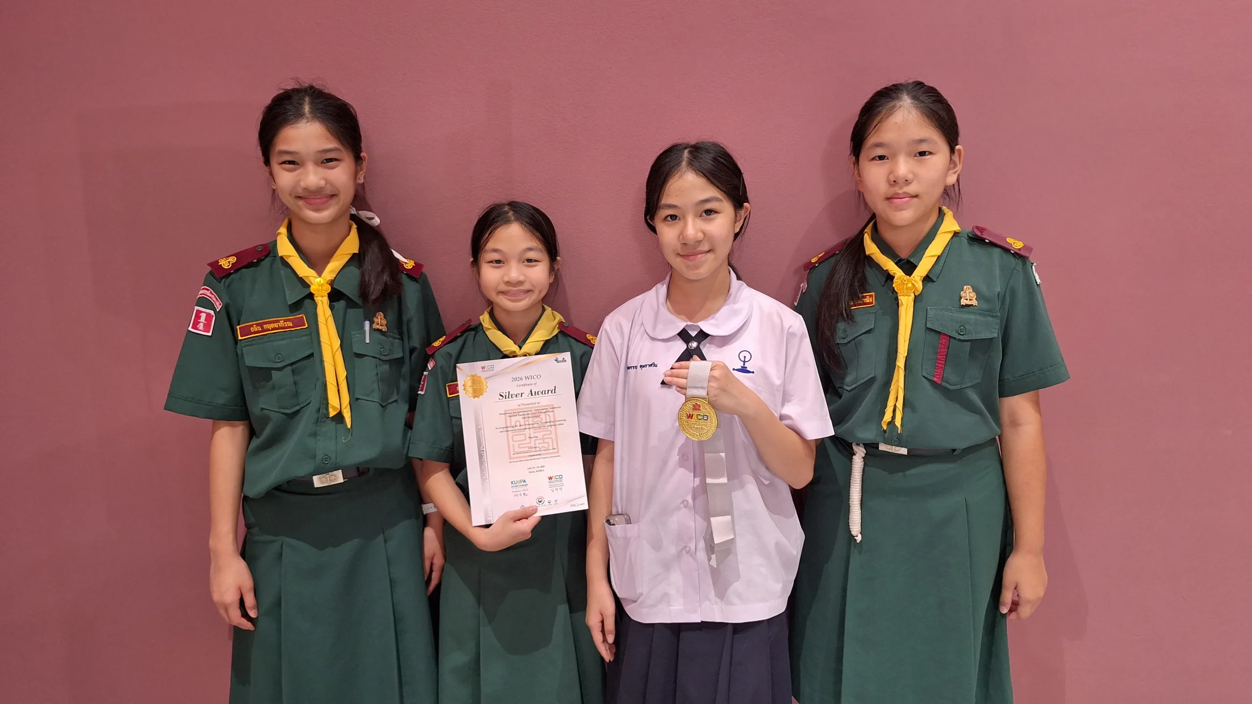 อาจารย์และนักเรียนสาธิตจุฬาฯ คว้าเหรียญทองและรางวัลต่าง ๆ รวม 12 รางวัล การประกวดสิ่งประดิษฐ์และนวัตกรรมระดับนานาชาติที่เกาหลีใต้