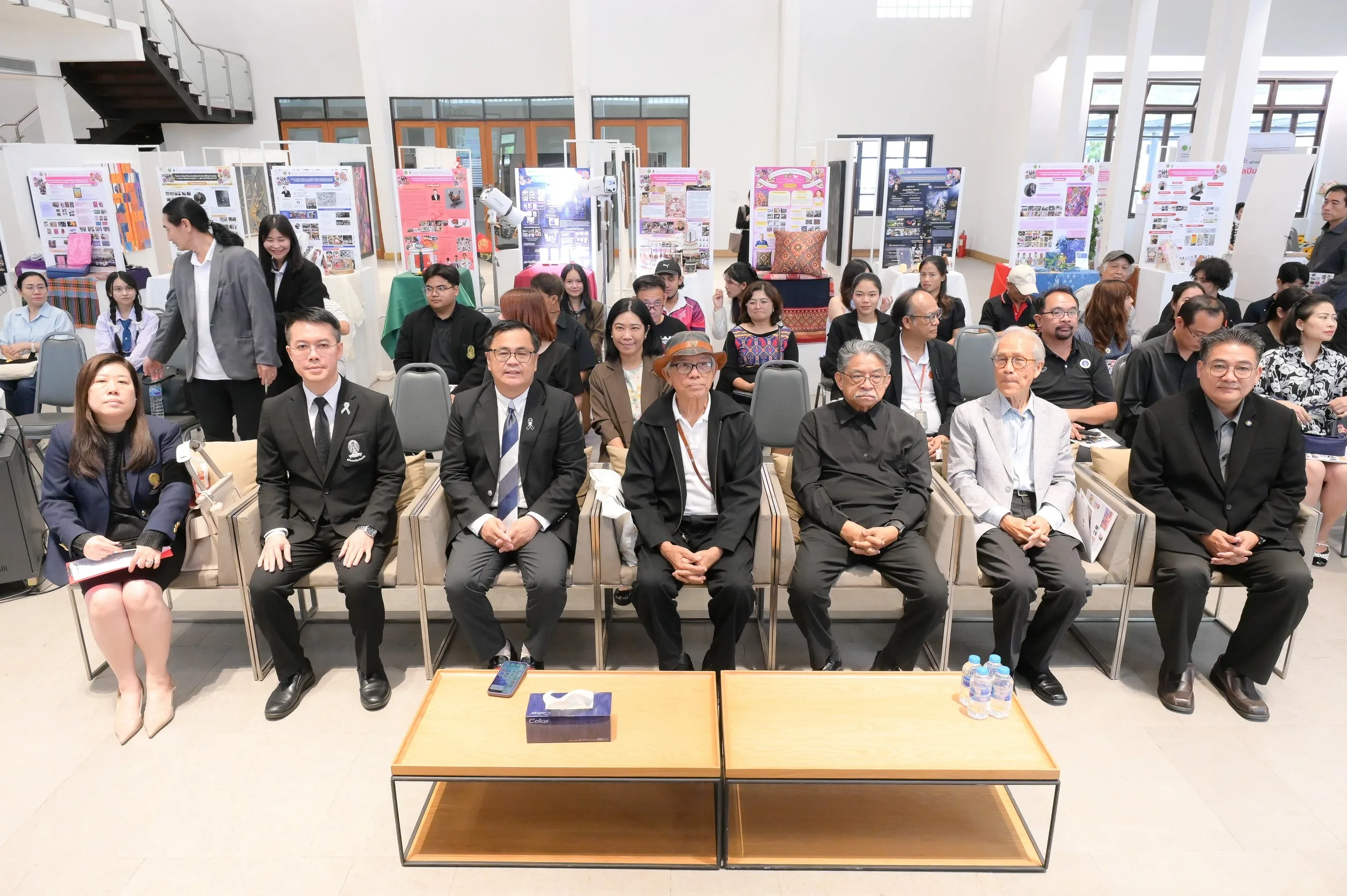 ครุศิลป์ จุฬาฯ เปิดนิทรรศการผลงานครูศิลปะจาก 6 ภูมิภาค ต่อยอดทุนวัฒนธรรมชุมชนสู่ศิลปะร่วมสมัย