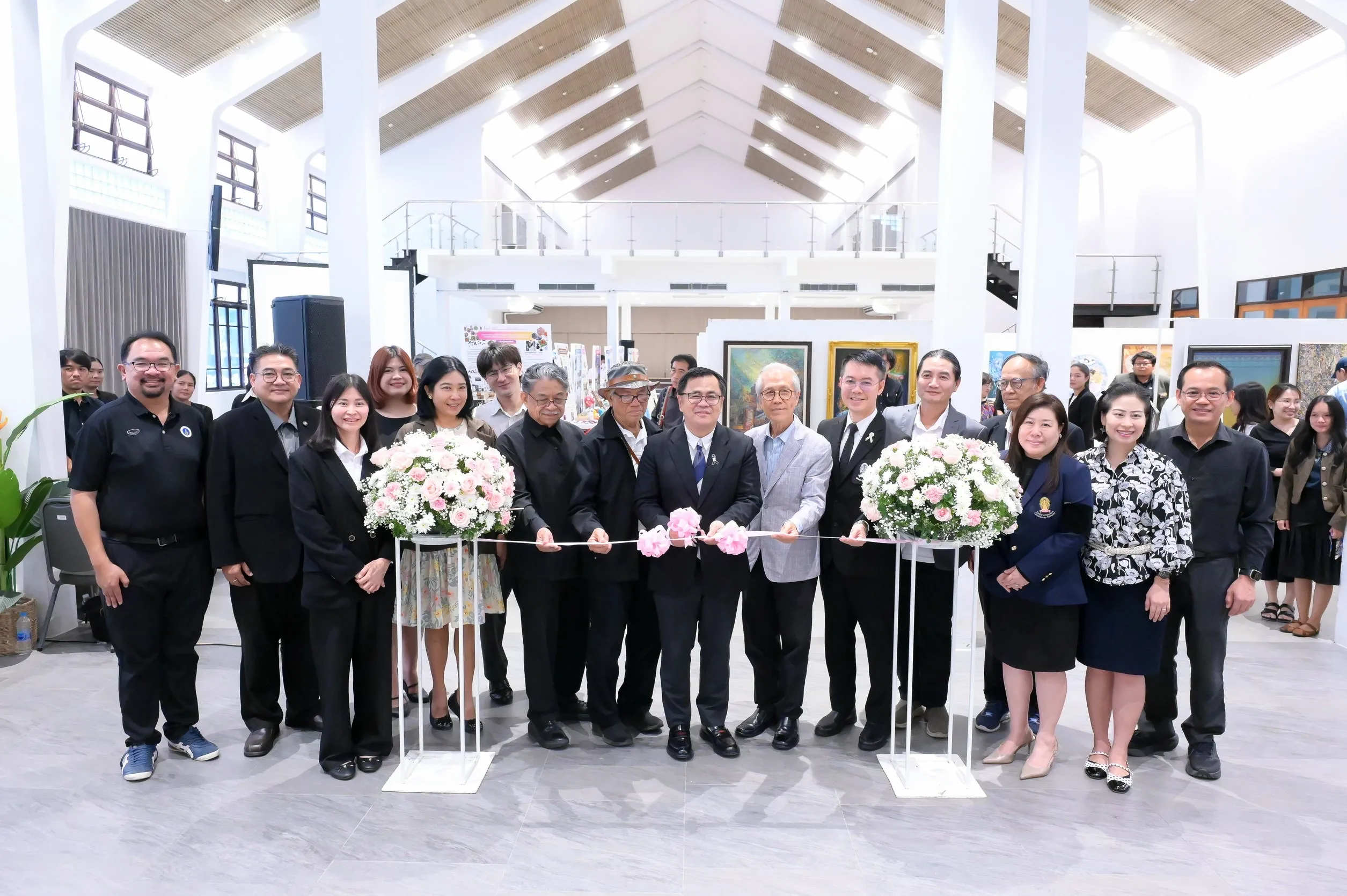 ครุศิลป์ จุฬาฯ เปิดนิทรรศการผลงานครูศิลปะจาก 6 ภูมิภาค ต่อยอดทุนวัฒนธรรมชุมชนสู่ศิลปะร่วมสมัย
