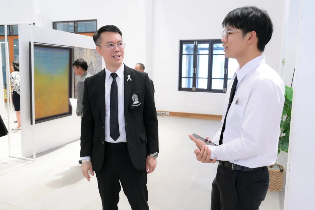 ครุศิลป์ จุฬาฯ เปิดนิทรรศการผลงานครูศิลปะจาก 6 ภูมิภาค ต่อยอดทุนวัฒนธรรมชุมชนสู่ศิลปะร่วมสมัย
