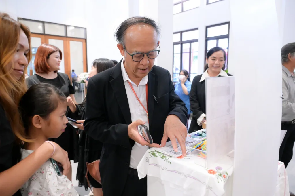 ครุศิลป์ จุฬาฯ เปิดนิทรรศการผลงานครูศิลปะจาก 6 ภูมิภาค ต่อยอดทุนวัฒนธรรมชุมชนสู่ศิลปะร่วมสมัย