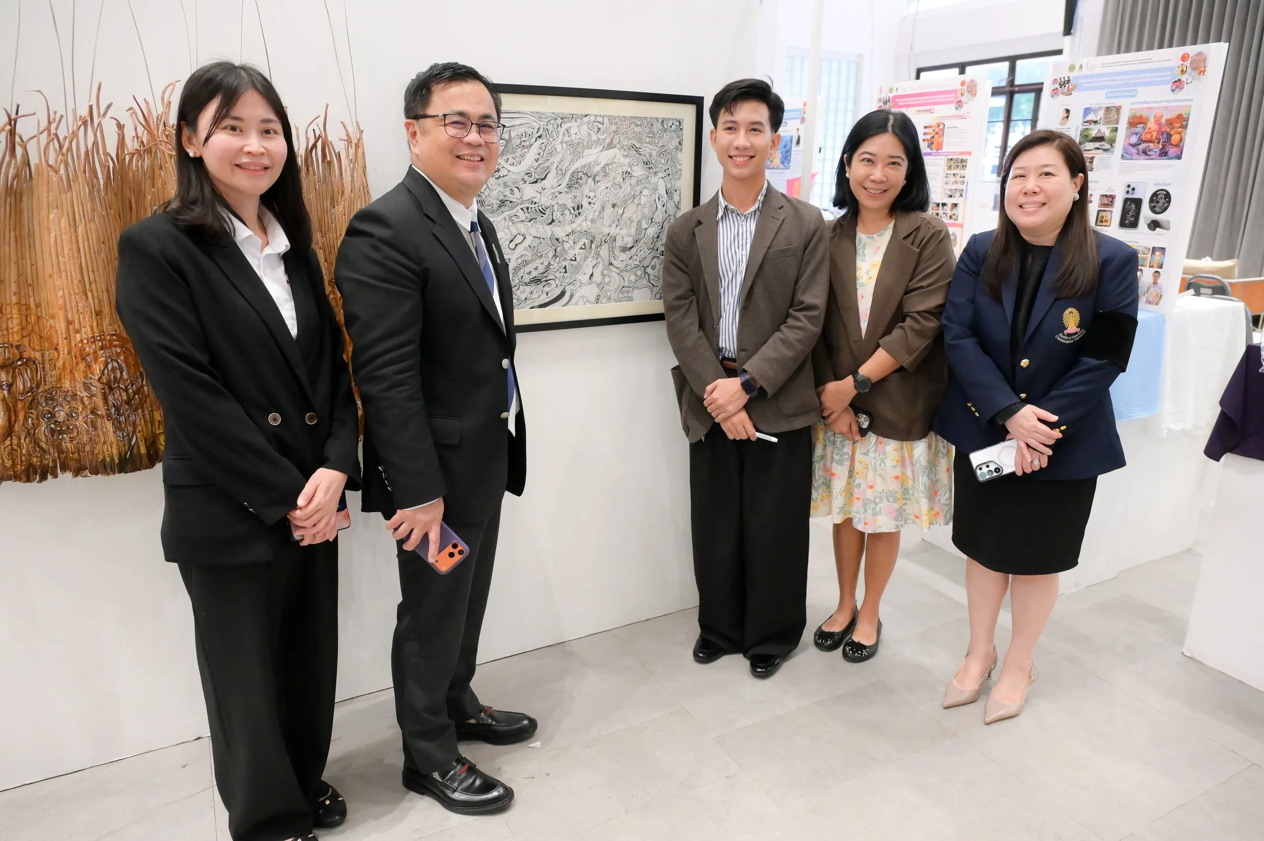 ครุศิลป์ จุฬาฯ เปิดนิทรรศการผลงานครูศิลปะจาก 6 ภูมิภาค ต่อยอดทุนวัฒนธรรมชุมชนสู่ศิลปะร่วมสมัย
