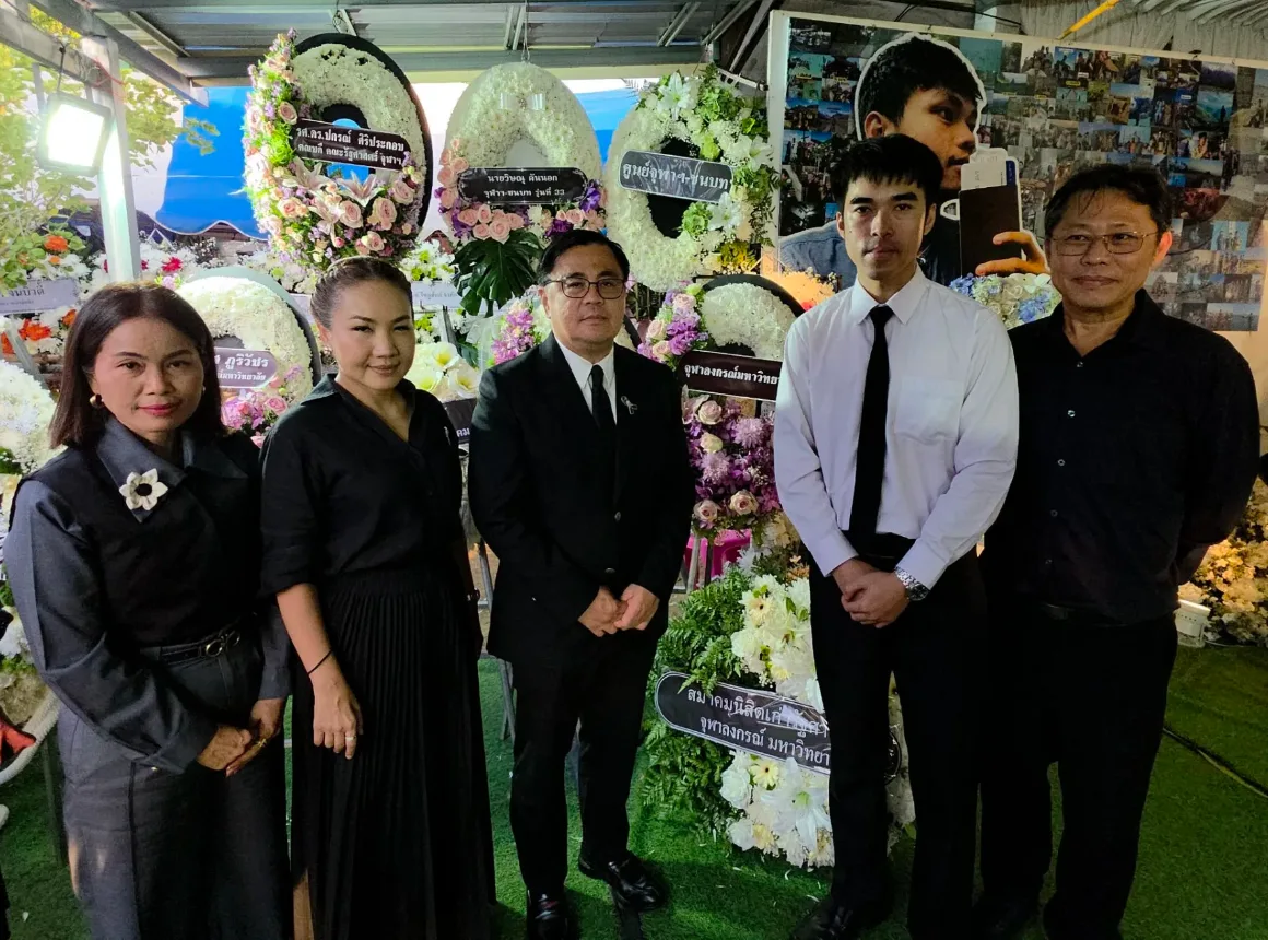 อธิการบดีจุฬาฯ ยกย่อง “ฮลุน โซโล่” บัณฑิตต้นแบบ เป็นผู้แทนมอบปริญญาบัตรบัณฑิตจุฬาฯ แก่คุณย่าของฮลุน