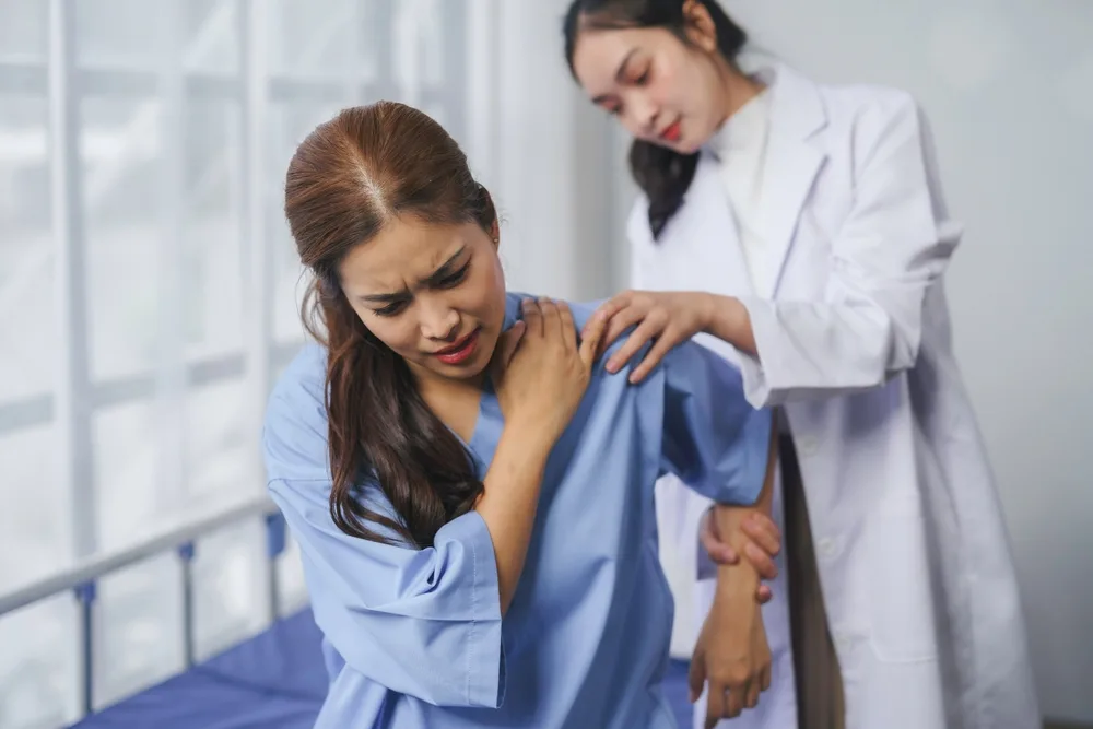 Relieving Office Syndrome: Chulalongkorn University Professor Shares Simple Neck and Shoulder Massage Techniques for Home Use 