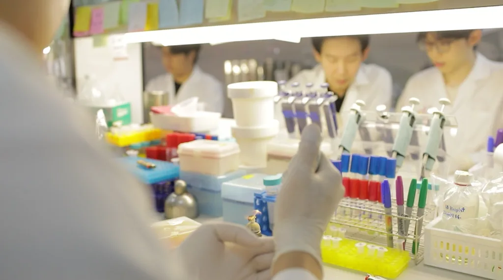 The Microbe Lab, focuses on three interconnected themes: bacteriophages, phage-derived antimicrobials, and antibiotic discovery.  